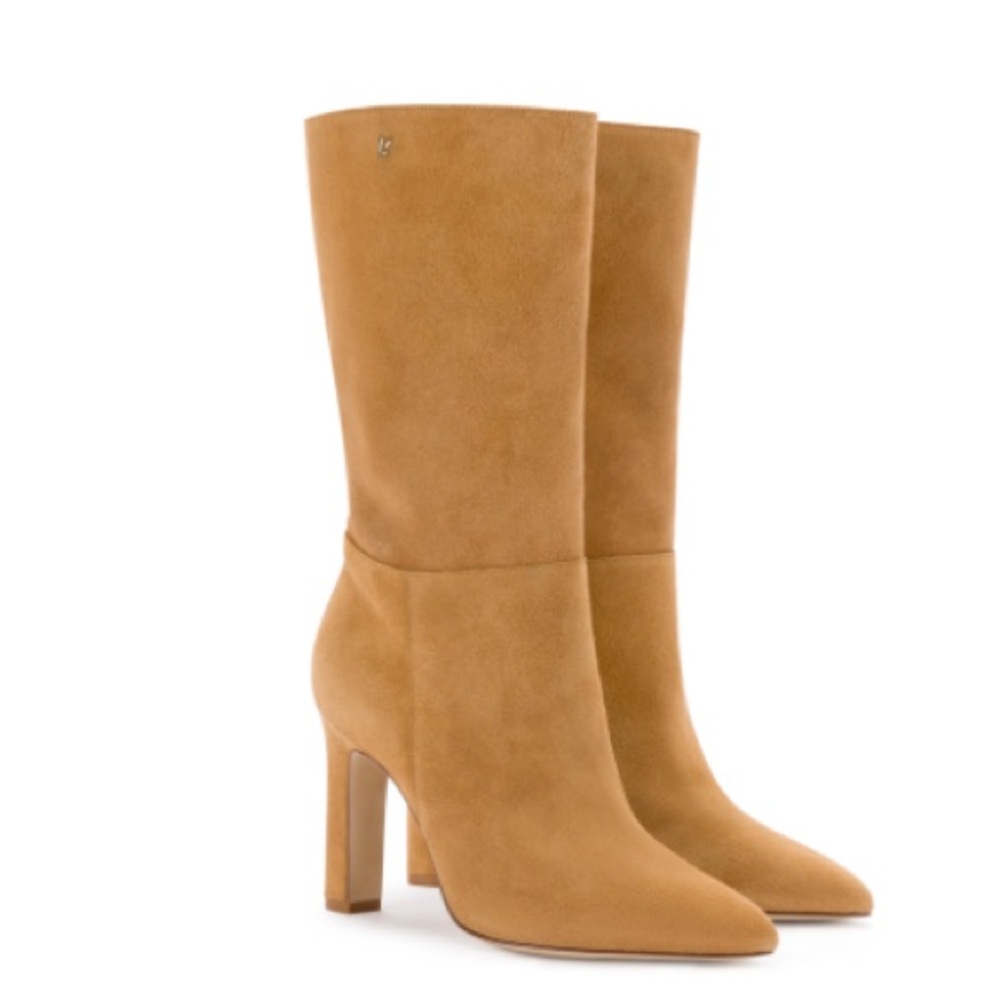 Larroudé Cindy pointed boots 
Color toasted